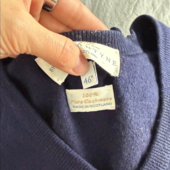 Ballantyne Men's Deep Blue V-Neck Sweater, size 46 or XL , 100% pure cashmere - Picture 7 of 7